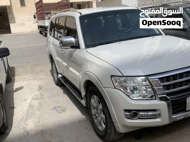 2018 ميتسوبيشي باجيرو GLS