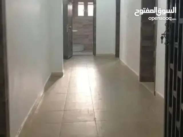 ( مطلوب عائلة سورية أو فلسطينية او مصرية ) شقة للايجار في شارع عشرين بالقرب من الجنينة في دور الاول