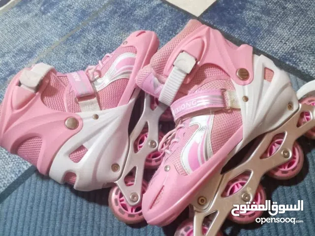 اسكيت بناتي يلبس 39 لحد 41 استعمال ساعه السعر 500