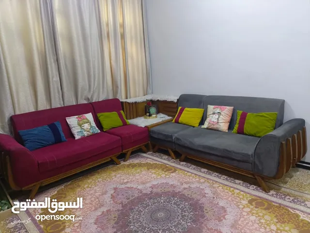 ديوان كورنر تركي+طبله وسطيه اللون ماروني والقطعة الثانيه دوشمه جديد رصاصي السعر بيه مجال حك الجيه