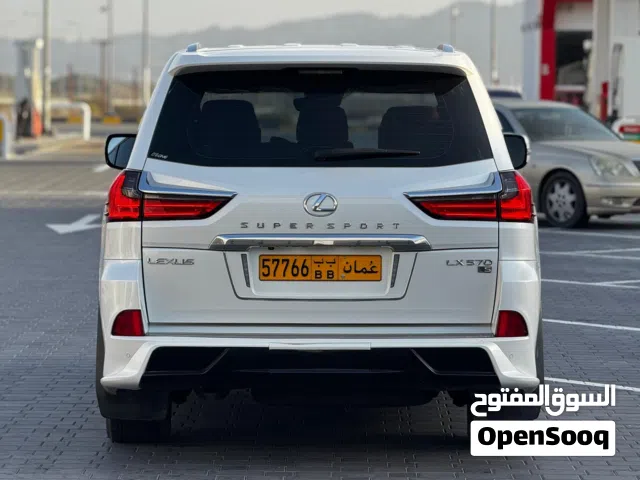 لكزس LX 470 2017 مستعملة بحالة ممتازة - لون أبيض، خليجي، 6 ركاب، كاش