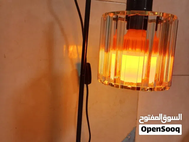 تيبل لام مكتبي شغال مابي اي شي انارة قوية