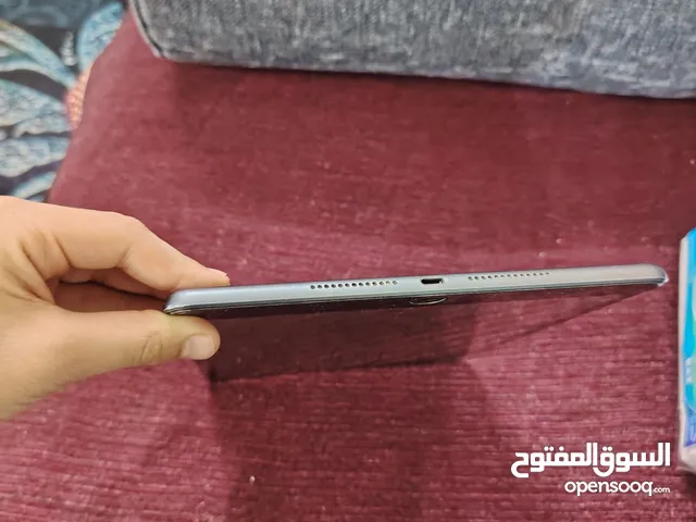 ايباد ابل 9 نضيف جدا ب300 وبي مجال قليل نضيف اخو الجديد هوه وكارتونه