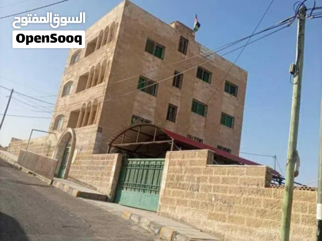 عماره للبيع مكونه من أربع طوابق حجر اربع واجهات مؤجره مدرسه حكوميه بعقد سنوي 14520 دينار الموقع مارك