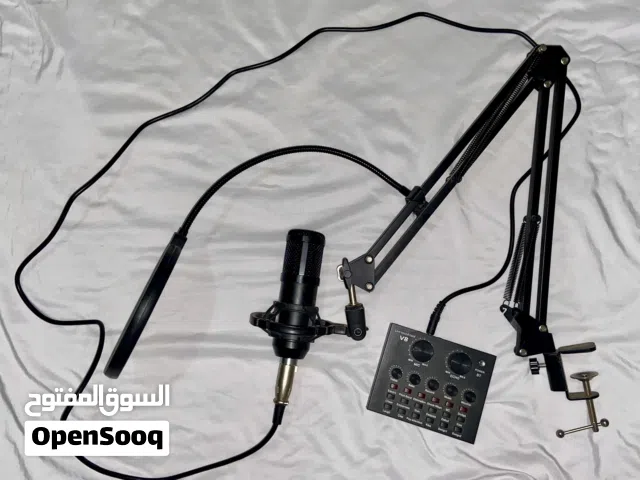 للبيع: طقم مايكروفون احترافي مع كرت صوت V8 – جاهز للتسجيل والبث بجودة عالية