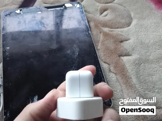 ايباد برو 2016 للبيع بحاجه الى شاشه فقط