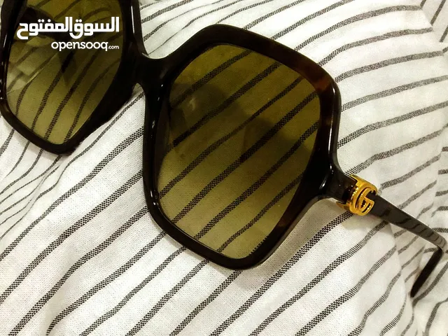 نظارات Gucci اصلية شبه جديدة.Authentic Gucci sunglasses