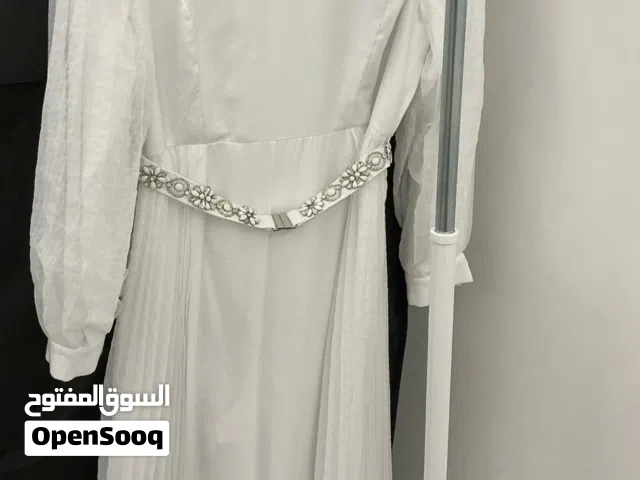 فستان ابيض