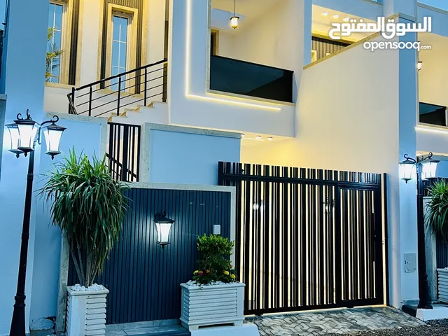 210 m2 5 Bedrooms Townhouse for Sale in Tripoli Ain Zara