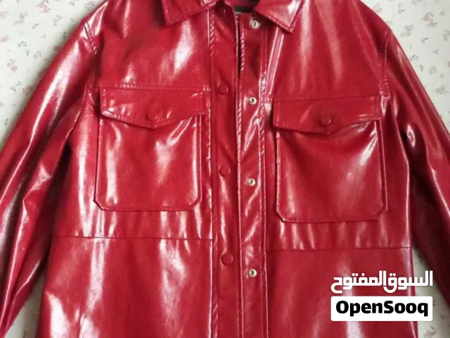 إعلان حريق للبيع: جاكيت برشكا (Bershka) أحمر ناري.. كشخة بـ 15 دينار بس!