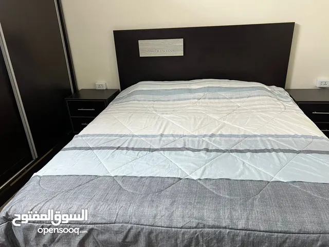 غرفة نوم بحالة جيدة جدا