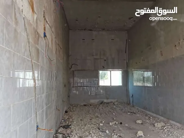 مخازن ومحلات مع ساحه للأيجار