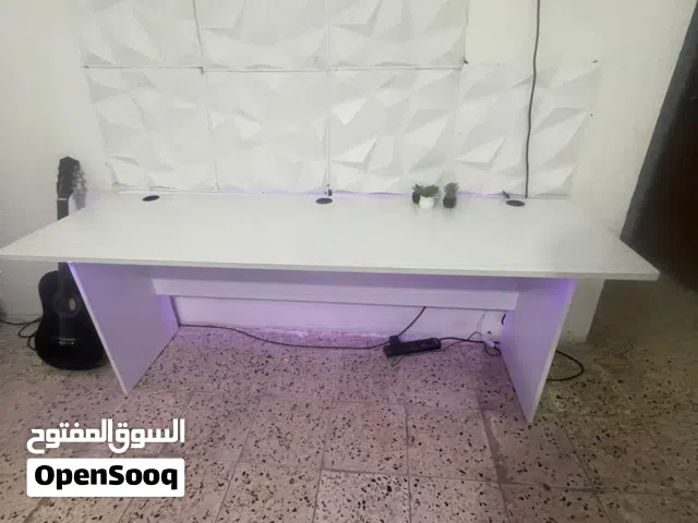 ميز لعرض مترين مع اضائه rpg