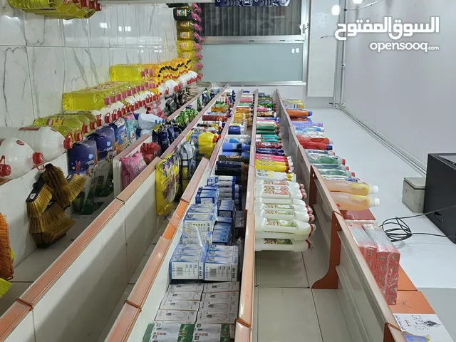 سوق مواد غدائية للبيع