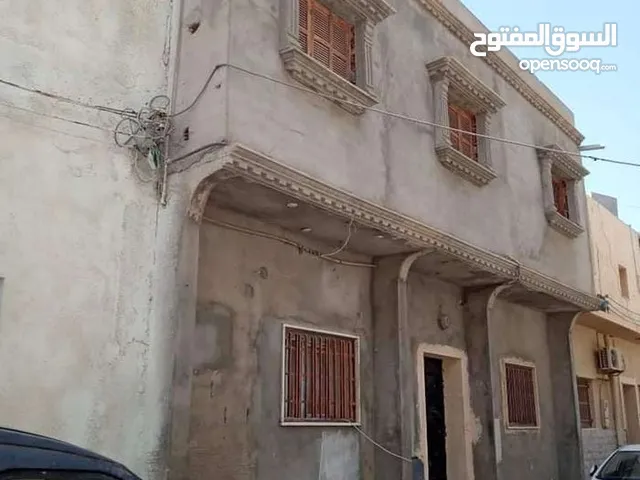 200 m2 More than 6 bedrooms Townhouse for Sale in Tripoli Ras Hassan