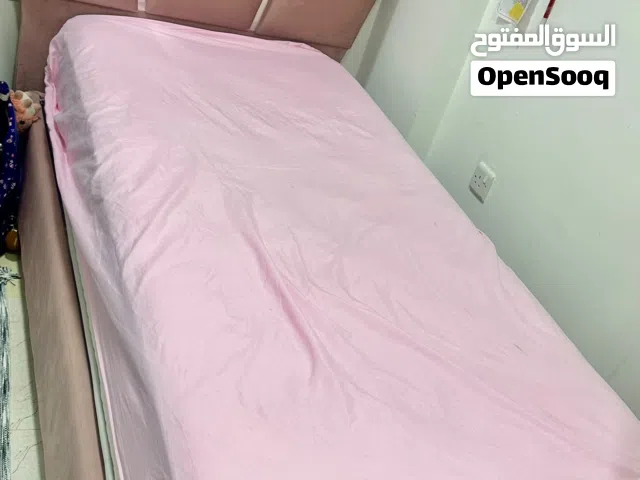 سرير تركي مع الكومودينو