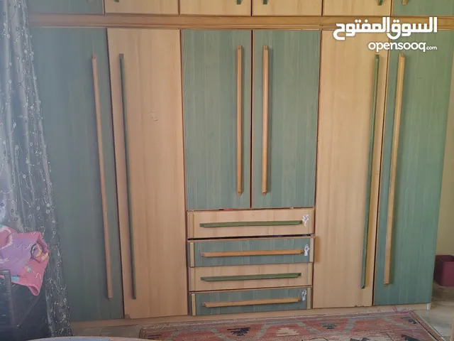 غرفة نوم مستمعلة وكاملةعبارة عن 8 قطع مع فرشات