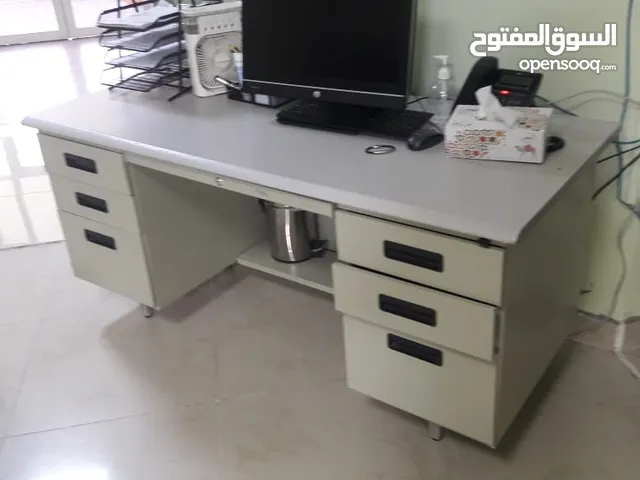 مكتب تجاري وشخصي