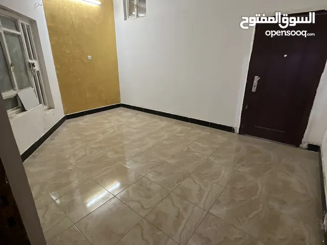 100 m2 2 Bedrooms Apartments for Rent in Basra Juninah