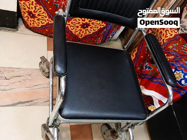كرسي متحرك بحالة ممتازة للبيع
