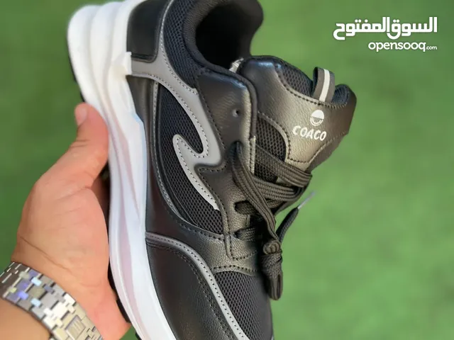 40 Sport Shoes in El Jadida