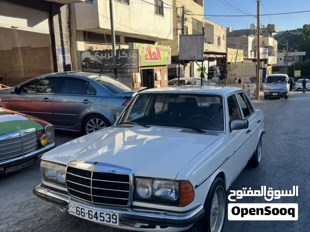 1977 Mercedes Benz E-Class E 200