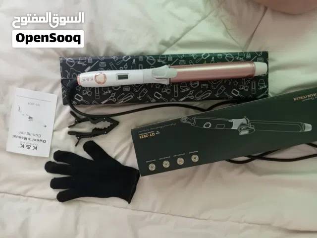 فير الشعر غير مستعمل يحتوي على جميع أغراضه (الفير، قفاز مانع الحرارة، كليبسات شعر، كتيب التعليمات)