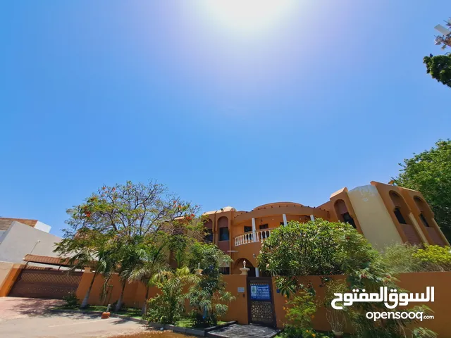 فيلا للبيع الحيل موقع مميز قريب البحر/Villa for sale, Al Hail Excellent location near the sea