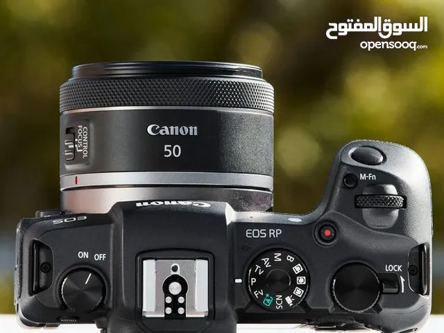 كاميرة Canon r8 مع العدسة والضمان