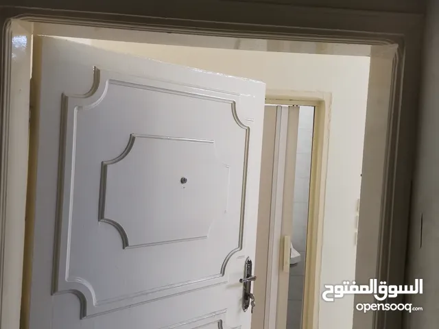 100 m2 4 Bedrooms Apartments for Rent in Zarqa Al Souq