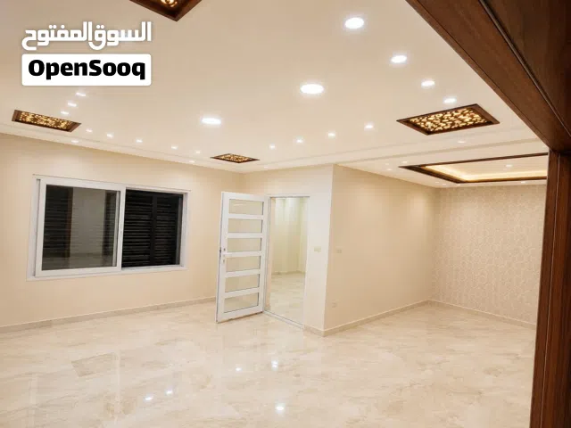 شقه فاخره للبيع