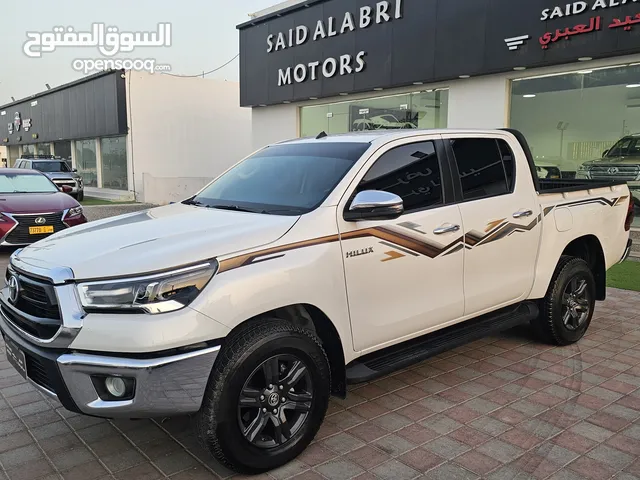 بيكب هايلوكس فورويل 2024 خليجي بحالة الوكاله وبممشى 28 KM