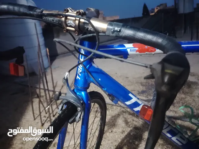 بسكليت رياضي خفيف للبيع او للبدل جهاز مشي كهربائي