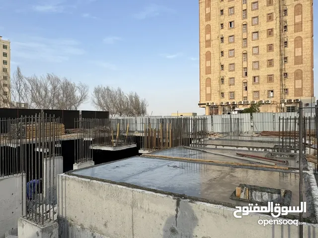 شقة للبيع بمطابخ عصرية مجهزة ونظام أمني متكامل في الخوض السابعة وبالقرب من واحة المعرفة