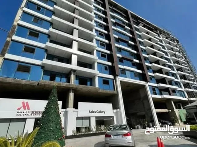 شقه استلام فوري للبيع في مصر الجديده متشطبه بالتكييفات المركزيه عائد بالدولار دقايق من المطار