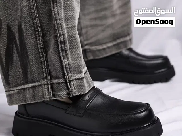 New formal black shoe