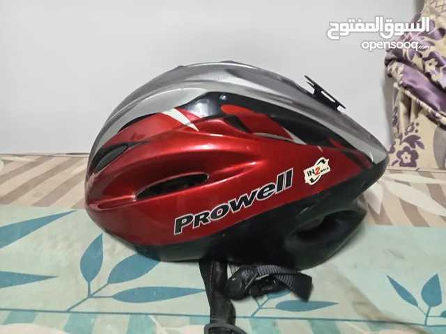 خوذة رياضية بحالة الوكالة