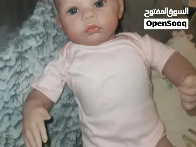 دمية طفل حقيقيه مصنوعه من سيليكون وا غماش محاكيه ل طفل الواقعي  مع جميع اكسسوارات ل دميه
