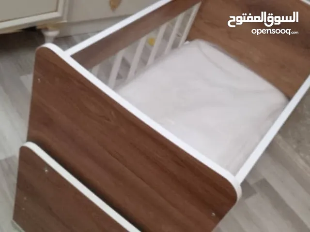 سرير اطفال استعمال بسيط للبيع