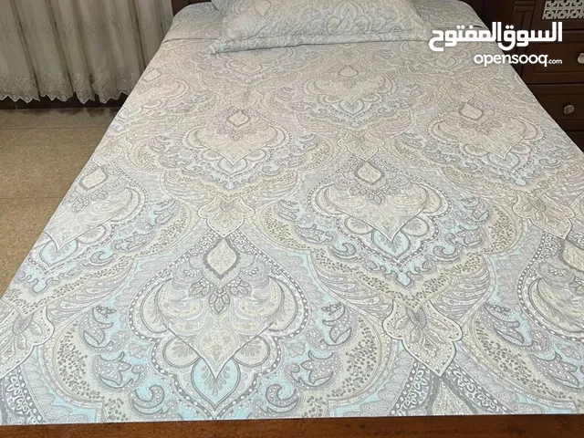 سرير مفرد ونص تفصيل خشب زان بحاله ممتازه مع فرشه ريم طبيه بحاله ممتازه سعر 140 دينار
