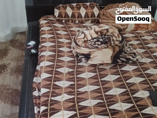 تختين مفرد ونص نضاف + خزانة بحاجة الى بعض التصليحات