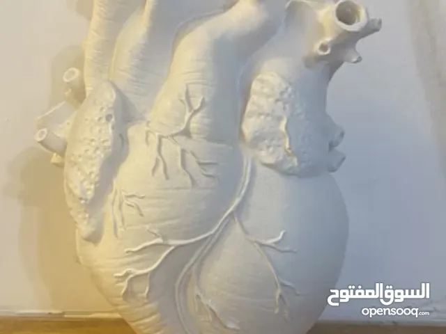 تحف وفازات مصنوعة يدويًا