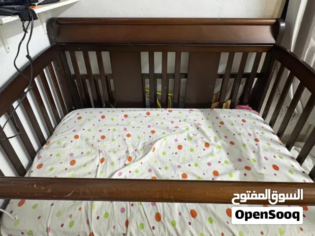 سرير اطفال ماركة giggles من سنتربوينت مع المرتبه