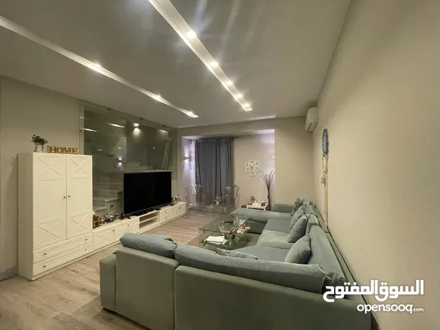 شقة 165م في الشيخ زايد متشطب بالتكيفات تقسيط