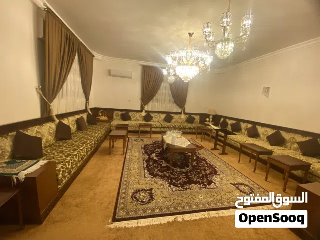 صالون للبيع