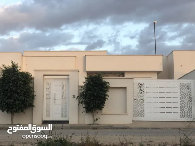 175 m2 3 Bedrooms Townhouse for Sale in Tripoli Ain Zara