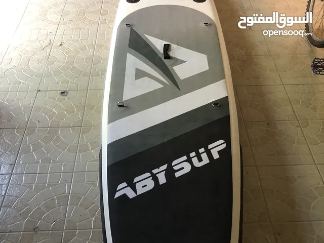 قارب تجديف معا جميع معداته وحقيبة ضهر يصلح لركوب البحر والموج