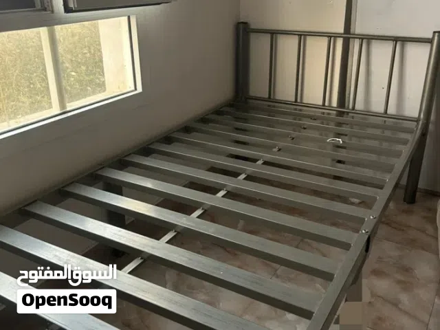 2 سرير فردي للبيع ولوازم مطبخ بوتاجاز غاز