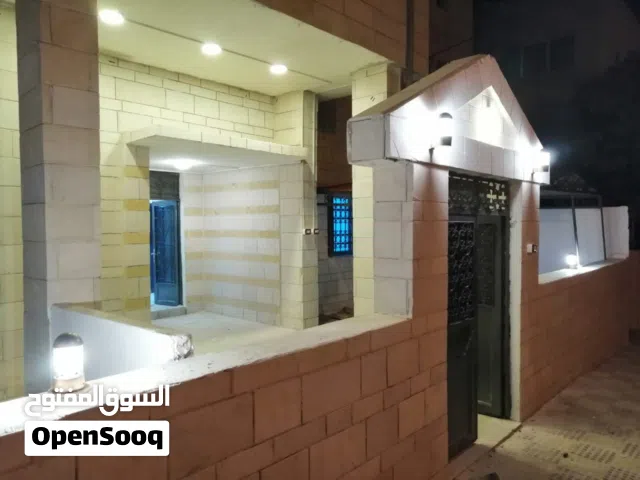 دو  أرضي للإيجار ضمن عمارة سكنية بمساحة 208م2 مدخل مستقل