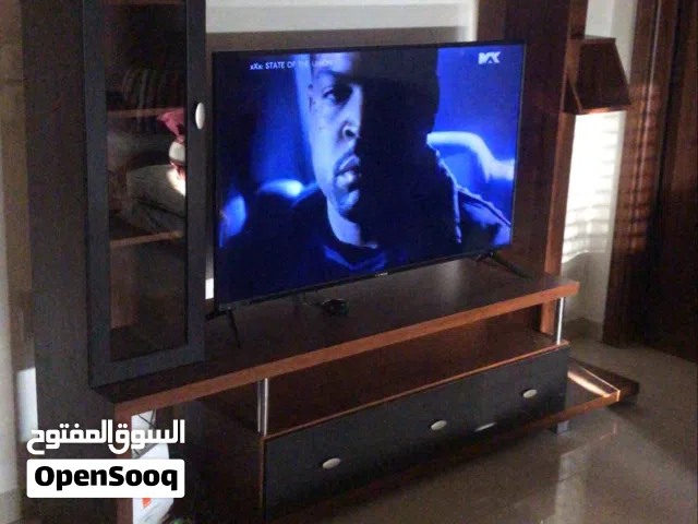 شاشه 65 هيسانيس مع طاوله